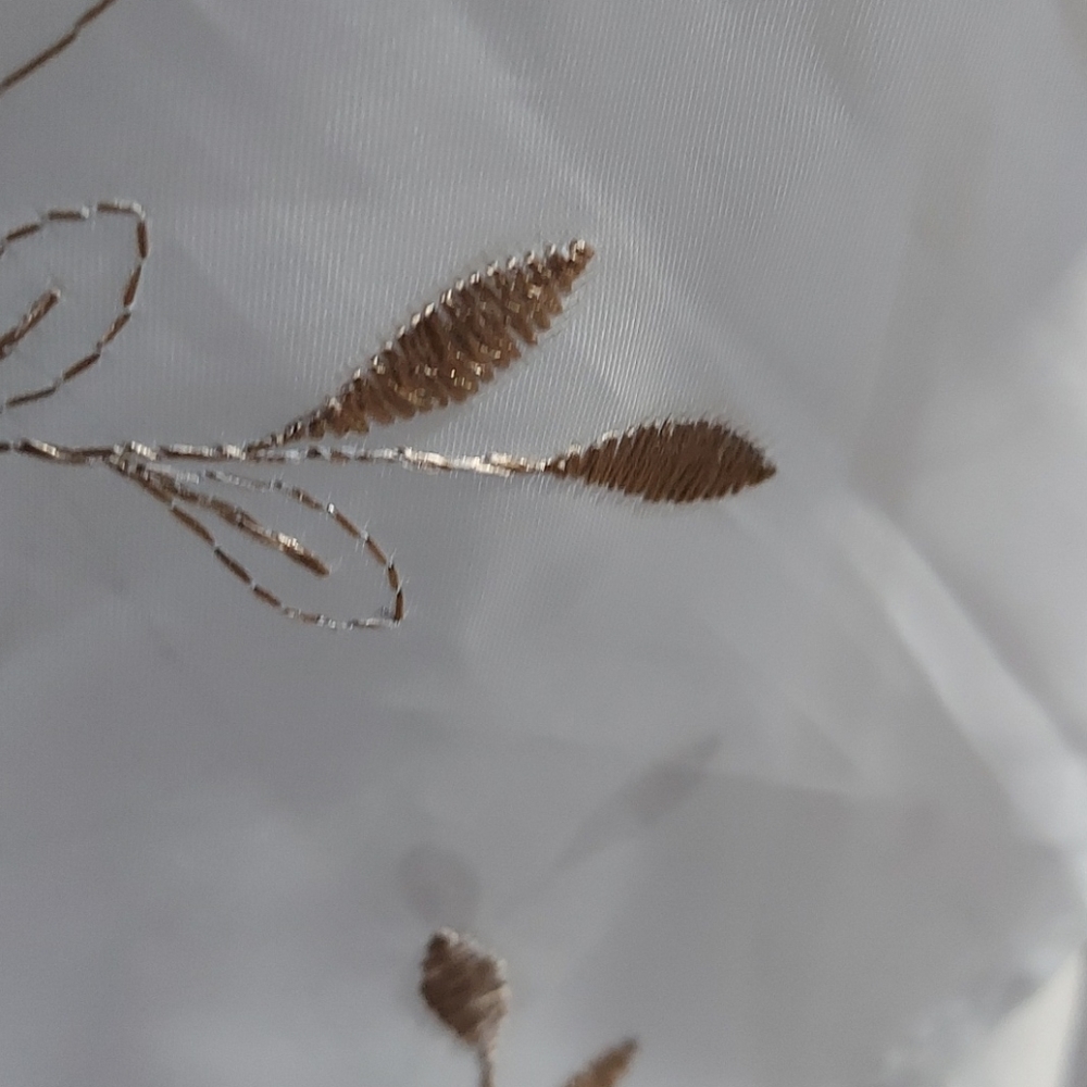 Curtain panel. - Picture 4 of 4